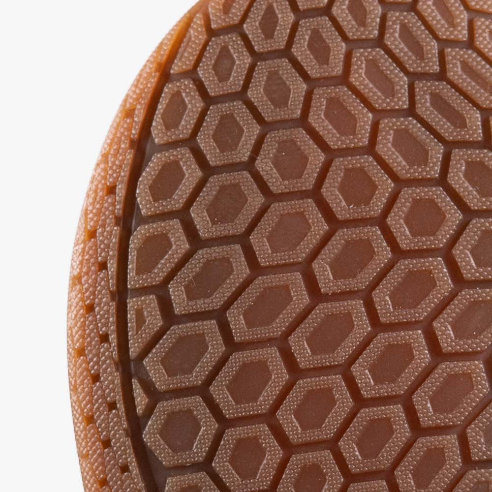 Flexibel gehen, besser fühlen: Warum bewegliche Sohlen für jeden Fuß wichtig sind